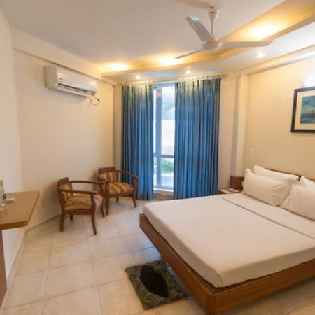 Empires Hotel 普里 外观 照片