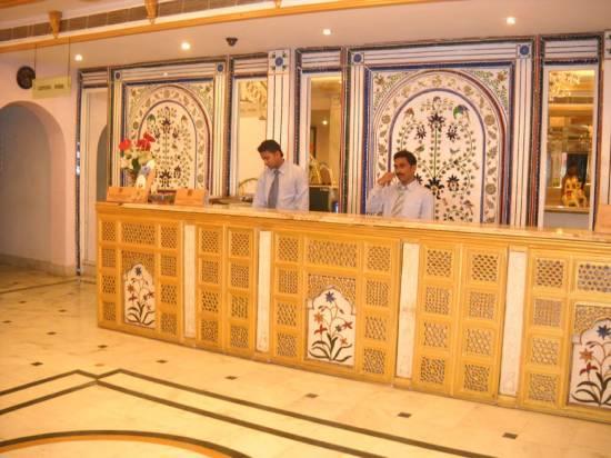 Empires Hotel 普里 外观 照片